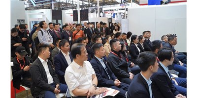 创世纪集团CCMT2024新品宣布会盛大揭幕，，，，，，，，高端五轴机床引领行业立异潮流